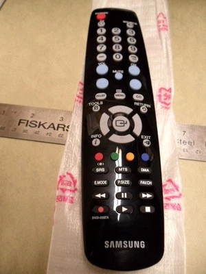 SAMSUNG REMOTE CONTROL BN59-00687A - Image 1 of 3