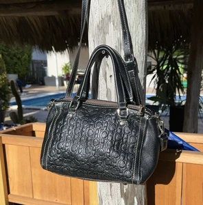 CAROLINA HERRERA SCHWARZ LOGOPRÄGUNG LEDER REISSVERSCHLUSS OBEN CROSSBODY SCHULTERTASCHE - Bild 1 von 21