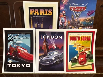 Juego de cuatro litografías conmemorativas de Disney Pixar Cars 2 de la tienda Disney Foto 1 de 4