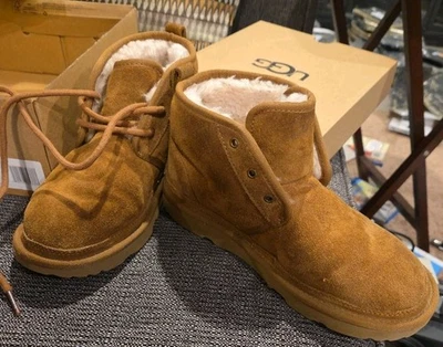 Niños UGG Neumel II 1017320K Castaño Talla 4 ¡Ligeramente Usado En Caja! Muy buen estado. Foto 1 de 4