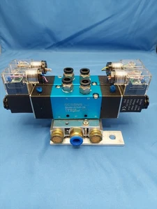 SCSSNS Pneumatisches Magnetventil M4V320-08 - Bild 1 von 6