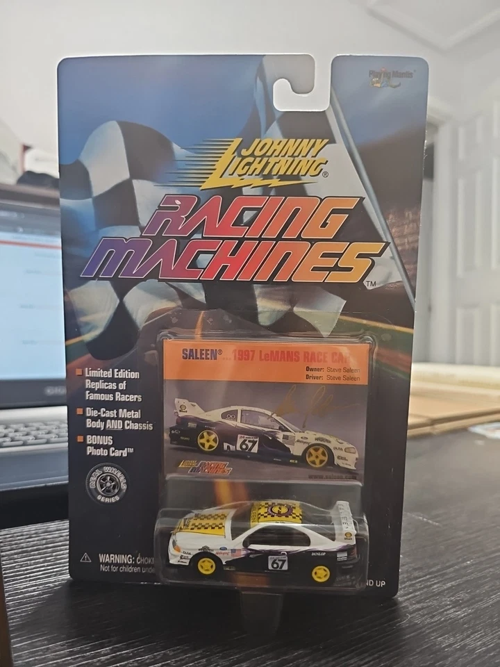 Гоночный автомобиль Johnny Lightning Racing Machines Saleen 1997 LeMans 1:64 запечатанный - Изображение 1 из 2