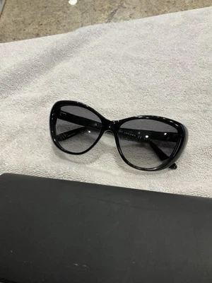 Gafas de sol para mujer Marc By Marc Jacobs negras con estuche degradadas ojo de gato Foto 1 de 4