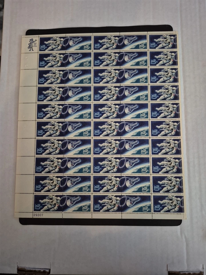 United States 1331-32 1967 5c Accomplishments in Space - Image 1 of 1