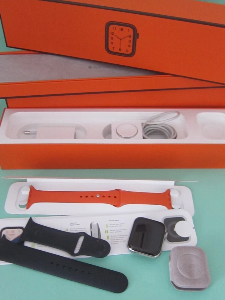 Apple Watch Series 4 Hermès 44mm Edelstahlgehäuse / GPS - in OVP - Bild 1 von 4