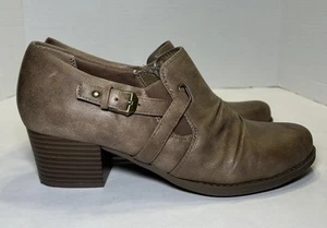 YUU Women’s Razzy Side Buckle & Zip Heeled Bootie Light Brown Size 9M - Picture 1 of 5