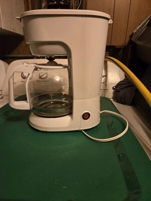 Cafetera Mainstays de 12 tazas - blanca Foto 1 de 2