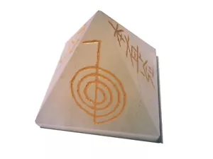 Reiki Bergkristall Pyramide 35 - 50mm - Bild 1 von 3