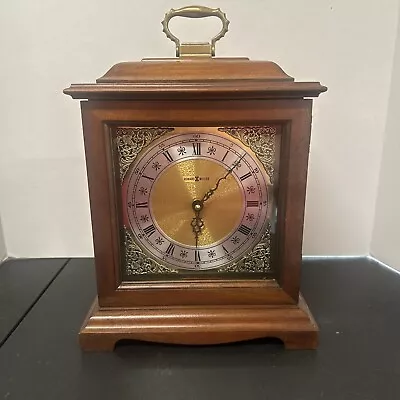 Reloj con soporte Howard Miller Graham - 612-588 - Movimiento y campanas de cuarzo en funcionamiento Foto 1 de 4