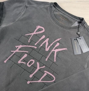 NUEVO CON ETIQUETAS John Varvatos Pequeña Gris Rosa Floyd The Wall Band Pullover Camisa Sudadera - Imagen 1 de 13
