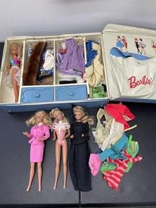 VINTAGE BARBIE and MIDGE DOLL CARRY CASE W/ Barbie’s & Clothes Lot - Picture 1 of 23