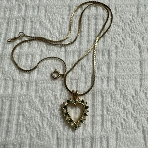 VINTAGE 14 Kt GOLD & EMERALD. PENDANT NECKLACE. SEE PICTURE - Picture 1 of 5