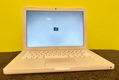 Vintage 2006 Apple MacBook 13.3" Laptop White Intel Core 2 Duo 1gb RAM No OS - Image 1 of 4