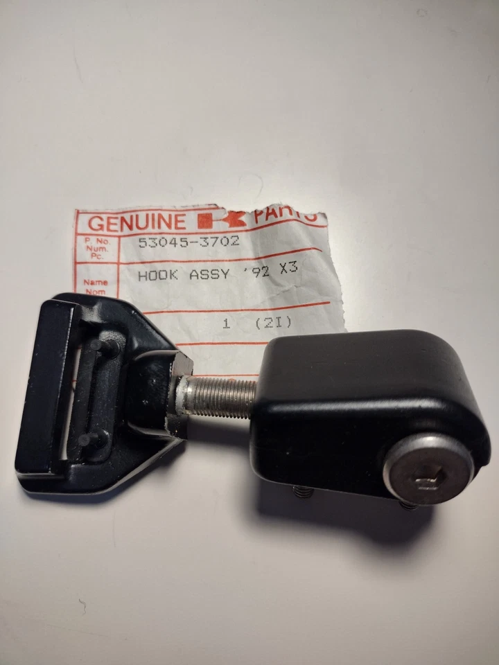 Conjunto de gancho de capó Kawasaki 53045-3702 JF650 (1990) Jet Ski Nuevo de Lote Antiguo Fabricante de Equipo Original Foto 1 de 1