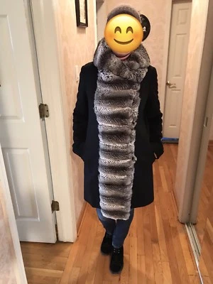 Abrigo de cachemir con ribete de chinchilla Foto 1 de 4