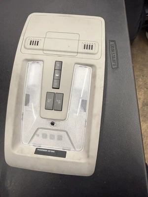 Cadillac SRX 2014-2016 techo consola superior domo luz sin techo corredizo gris OEM Foto 1 de 2