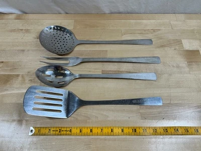 4 PIEZAS UTENSILIOS PARA SERVIR ULTRA CALIDAD CON COLADOR, ESPÁTULA, CUCHARA Y TENEDOR Foto 1 de 4