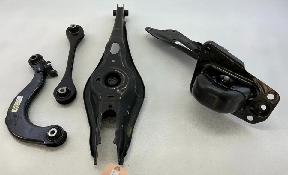 2015-2021 VOLKSWAGEN GOLF GTI S REAR RIGHT UPPER / LOWER CONTROL ARM SET OEM - Image 1 of 4