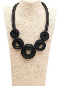 Lagenlook Style Black Rubber Circles Necklace Pop Art BN Boxed Gift 60 CM - Picture 1 of 3