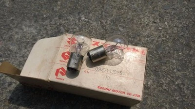 Suzuki AC50 AS50 GT185 GT250 GT380 GT550 GT750 TS400 T250 T350 T500 Bombilla x2 NOS Foto 1 de 2