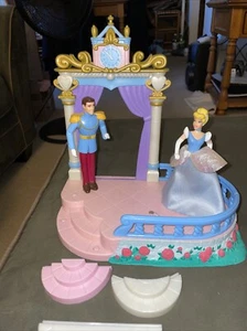 PLAYMATES DISNEY PRINCESS MAGIC TALK Royal Garden Cinderella & Prince Works - Picture 1 of 2