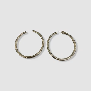 Ippolita Women's 925 Sterling Silver Skinny Hammered Hoop Earrings - Picture 1 of 2