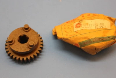 NOS YAMAHA TERCERA RUEDA ENGRANAJE 30T JT1 JT2 PIEZA # 257-17231-00-00 Foto 1 de 4
