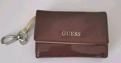 Portachiavi Guess piccolo ID portamonete portamonete bordeaux nuovo con etichette - Immagine 1 di 4