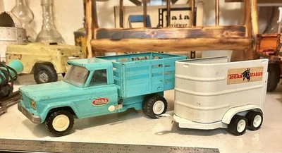 Camión de servicio Tonka Jeep 1961 de colección verde azulado y remolque para caballos original Foto 1 de 4
