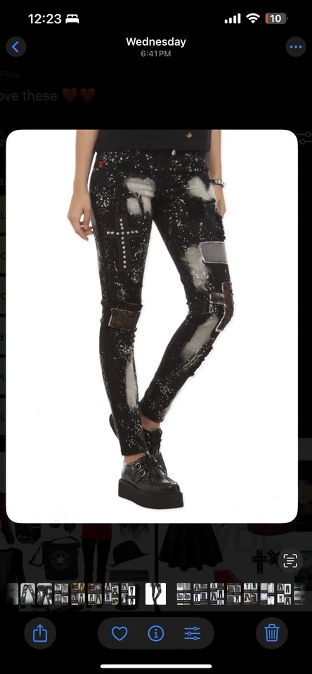 Pantalones de mezclilla ajustados negros con tachuelas Royal Bones vintage góticos destruidos punk talla 7 Y2K Foto 1 de 4