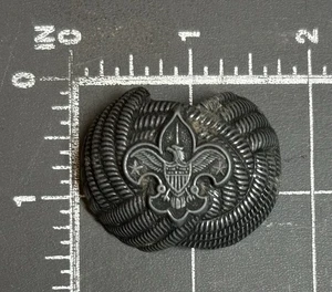 Vintage Boy Scouts of America BSA Emblem Insignia Knot Metal Neckerchief Slide - Picture 1 of 2