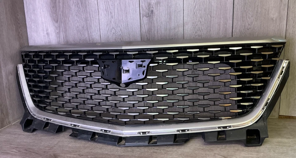 # 2020 2021 2022 2023 2024 2025 CADILLAC XT6 RADIADOR DELANTERO PARRILLA OEM Foto 1 de 4