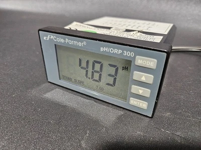 Controlador de temperatura 1/8 DIN Cole-Parmer pH/ORP 300 UX-05802-12 Foto 1 de 4