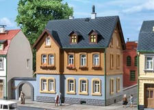 12258 Auhagen Ho Kit of Factory residence - C-10 Mint - Brand New