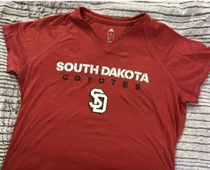 Camisa Adidas CLIMALITE para mujer South Dakota Coyotes NCAA (M) Representar - Imagen 1 de 4