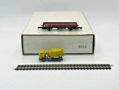 Z Scale Marklin 8123 Low Sided Freight Car With One Track and Truck Starter Set - Image 1 of 4