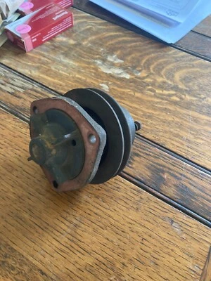 Triumph Spitfire • Оригинальный водяной насос и рабочее колесо в сборе, б/у. - Изображение 1 из 3