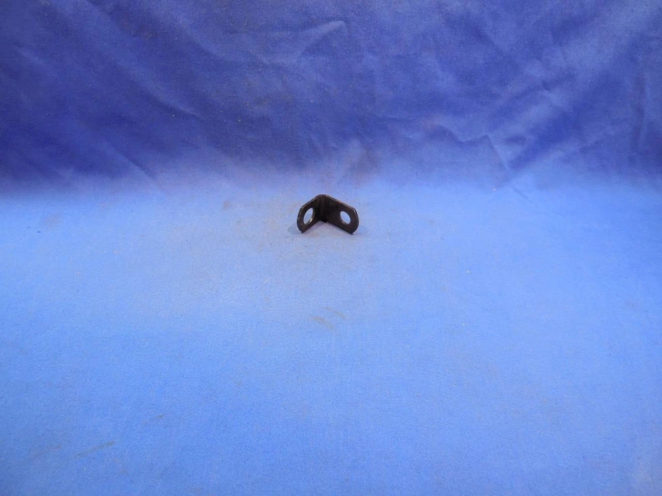 Soporte guía cable freno delantero BSA 97-3682 B25 B50 NOS NP6879 Foto 1 de 1