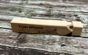 Treno in Legno Motore Fischietto Giocattolo Legno Fischietto Treno Fischietto per Bambini - Foto 1 di 4
