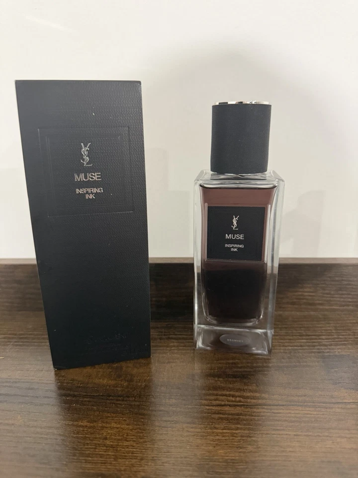 Yves Saint Laurent Muse Inspiring Ink Eau de Parfum 4,2 oz (125 ml) Foto 1 de 4