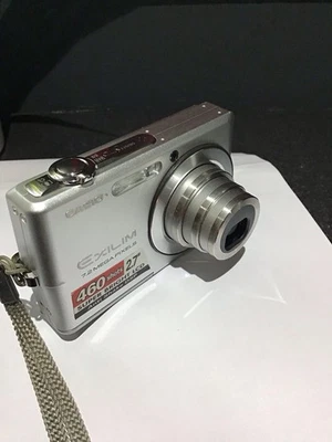 Casio Digital Camera Exilim EX-Z700 7.2MP grey. Leather Silver . Fully Working. - Image 1 of 4