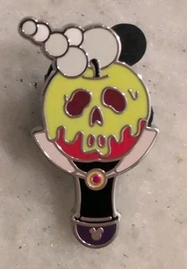 2025 - Evil Queen Bubble Wand - WAVE B CHASER - Hidden Mickey - Disney Pin - Bild 1 von 3