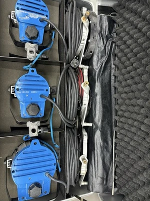Arri Light Kit (2)300W,( 1)650W Plus) + Barn Doors + Filters+ Chimeras+ Case - Image 1 of 4