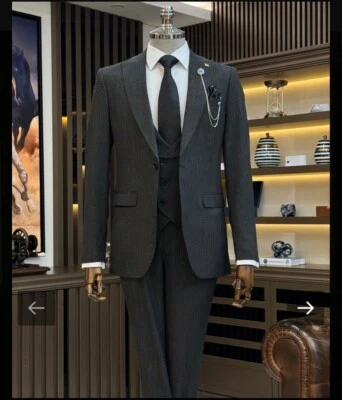 Traje de hombre estilo italiano ajustado. Foto 1 de 4