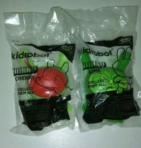 Lotto di 2 figurine in vinile Sonic Kidrobot confezione stravagante Cherry Lime nuove con scatola - Foto 1 di 1