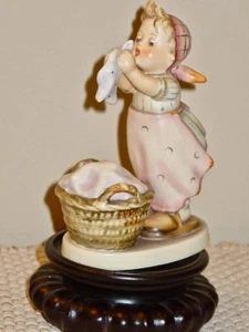 GOEBEL HUMMEL FIGURINE WASH DAY #321 TMK 4 - Picture 1 of 2