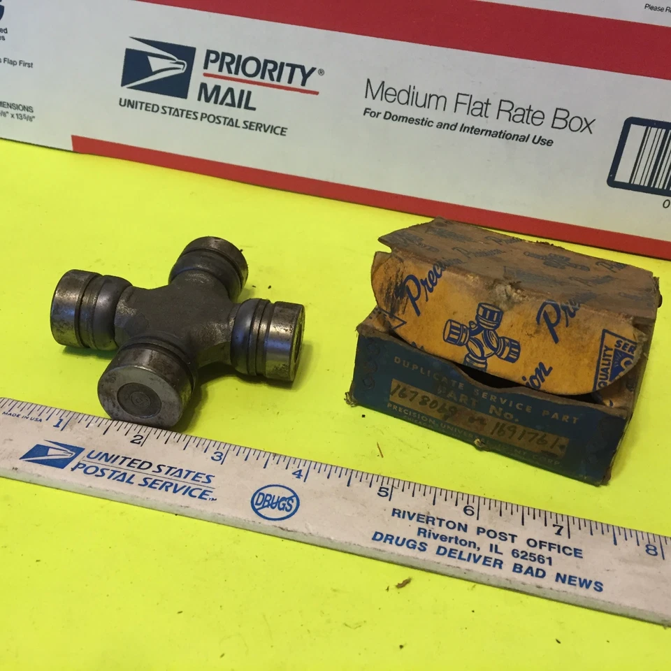 Camionetas Dodge, vehículos Ford y otros, articulación U.   Artículo: 2548 Foto 1 de 1