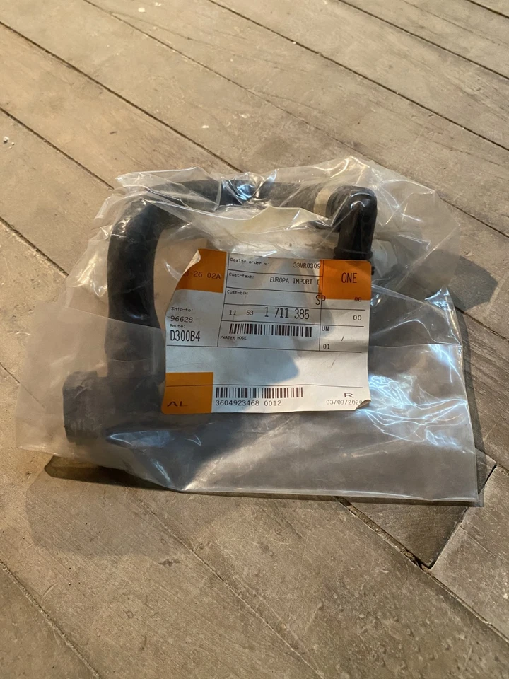 1998-2003 BMW 540i 740i радиатор охлаждающей жидкости шланг замены OEM новый - 11531711385 - Изображение 1 из 1