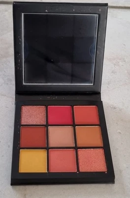 Huda Beauty Coral Obsessions Lidschattenpalette, unbenutzt - Bild 1 von 3