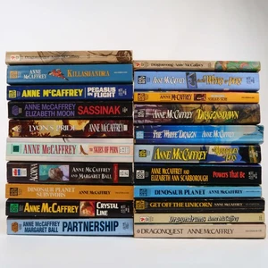 Anne McCaffrey - 21 Book Lot - Fantasy and Science Fiction Paperbacks - Imagen 1 de 7